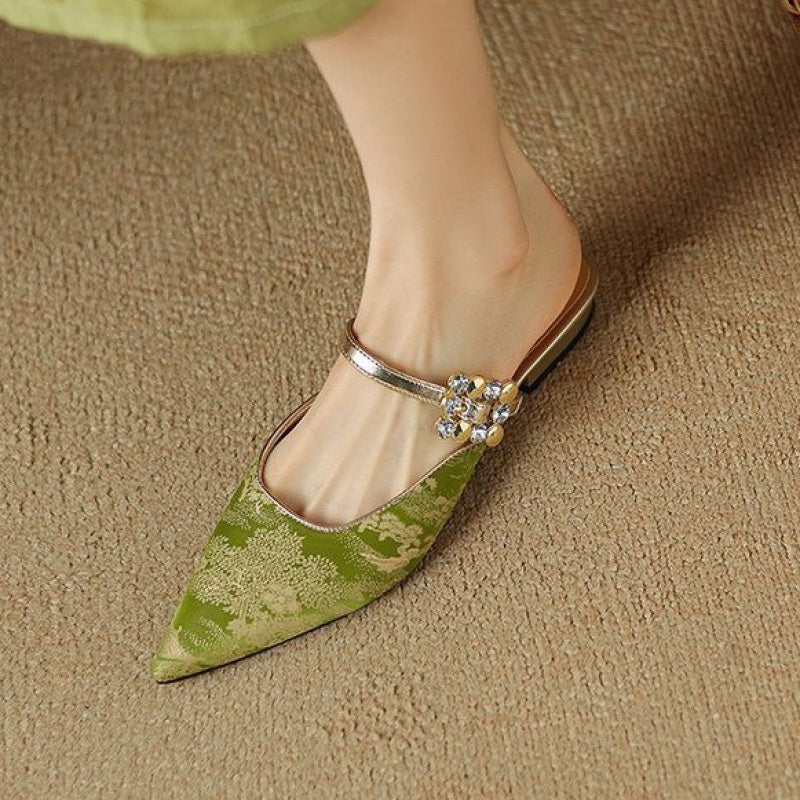 New Summer Chinese-Style Qipao for Women, Featuring Closed-Toe Half with Floral Fabric And Rhinestone Accents, Flat Shoes with a Single Buckle., Women Shoes