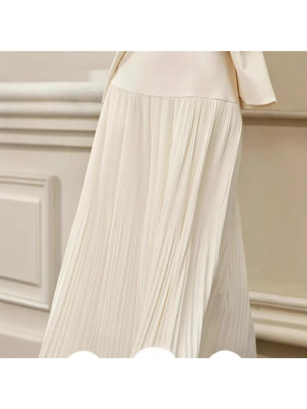 This Maxi Skirt for Women Features a High Waist And Pleats, Made from Soft, Breathable Material. Its Stylish And Elegant Design Comes in Various Colors
