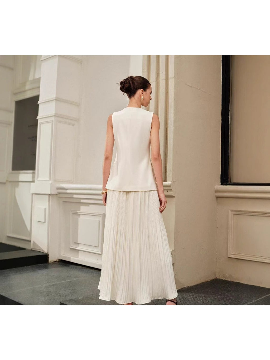 This Maxi Skirt for Women Features a High Waist And Pleats, Made from Soft, Breathable Material. Its Stylish And Elegant Design Comes in Various Colors