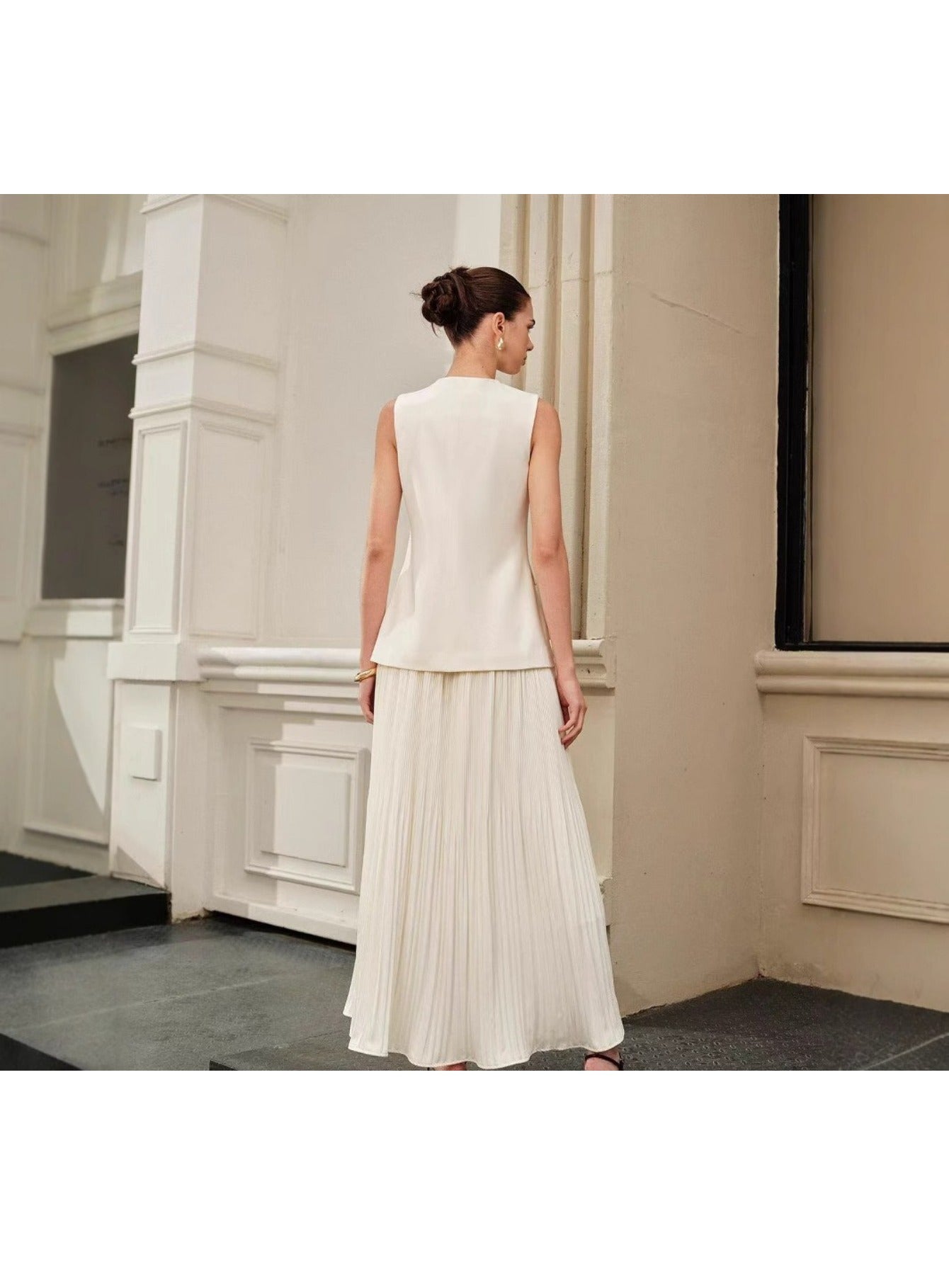 This Maxi Skirt for Women Features a High Waist And Pleats, Made from Soft, Breathable Material. Its Stylish And Elegant Design Comes in Various Colors