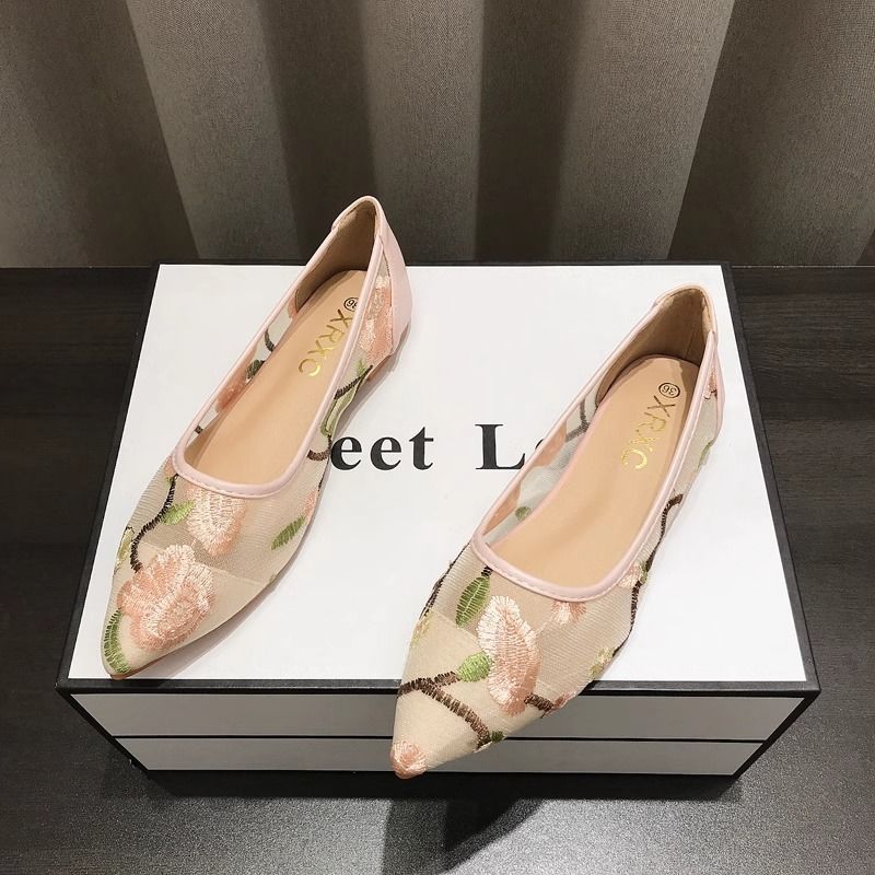 2026 Autumn New Style Chinese-Style Women'S Shoes Lace Breathable Mesh Closed-Toe Embroidered Casual Pointed-Toe Flat Shoes, Women Shoes